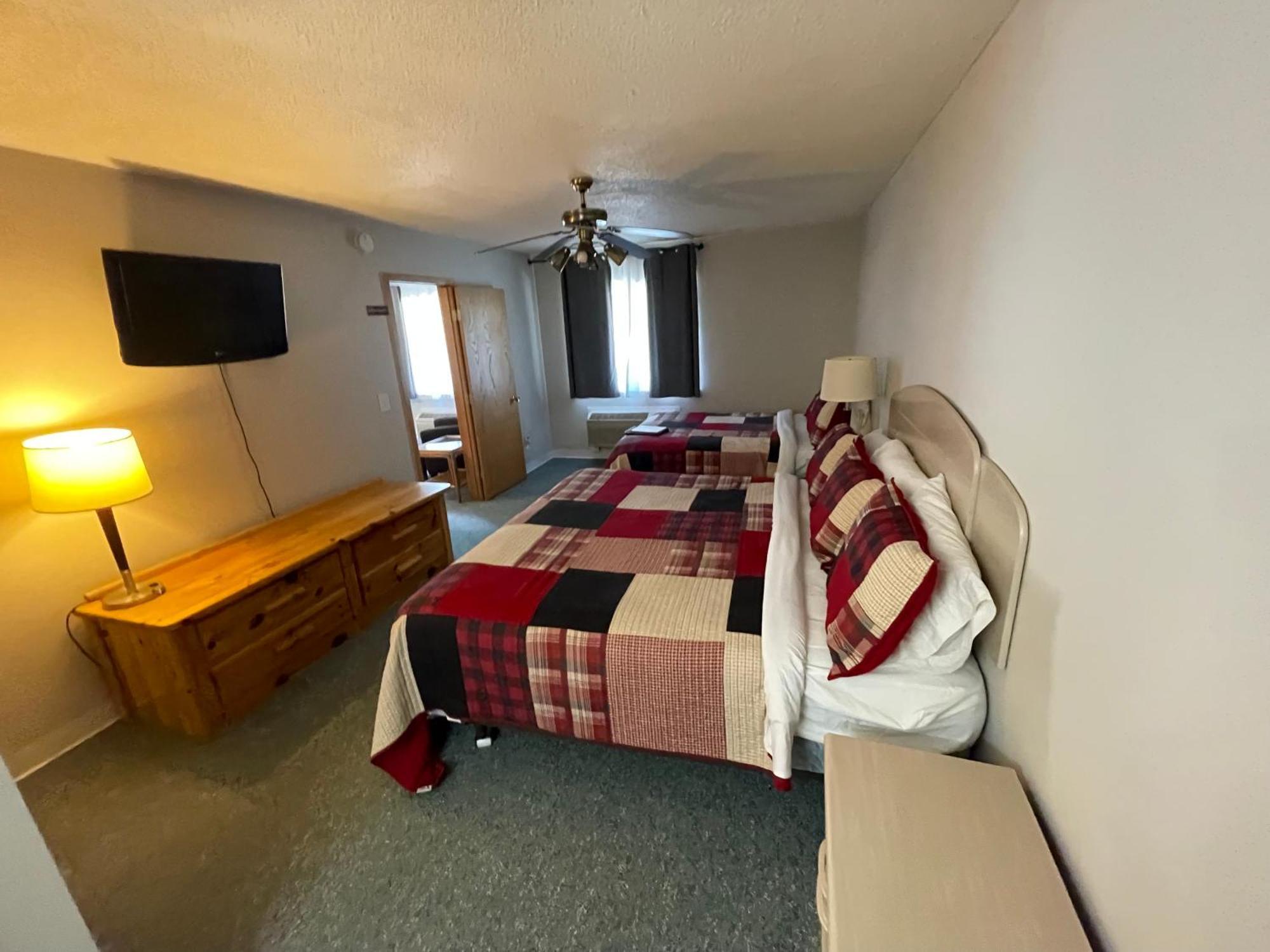 Trails Inn Quadna Mountain Motel & Rv Park Hill City ห้อง รูปภาพ