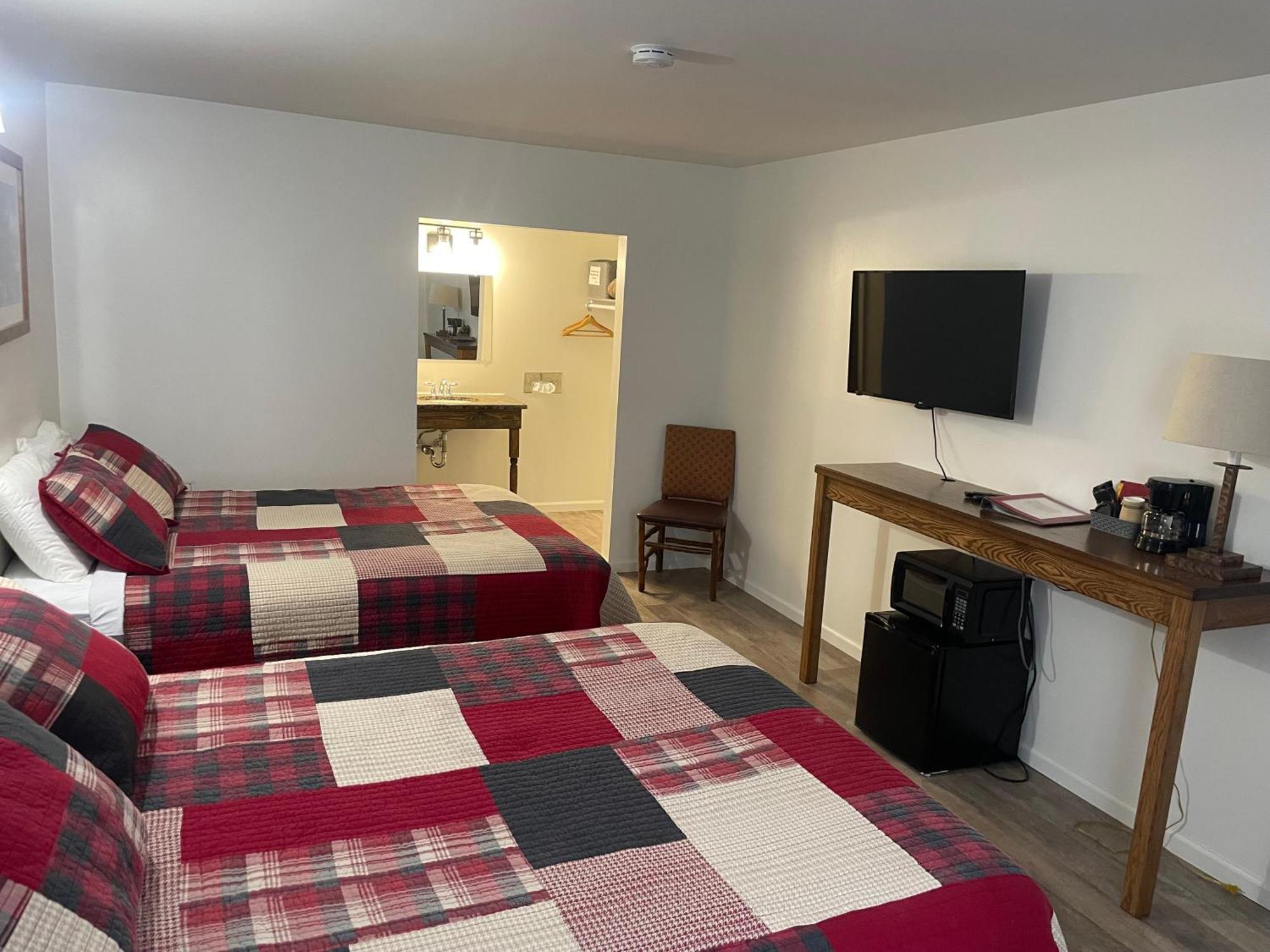 Trails Inn Quadna Mountain Motel & Rv Park Hill City ภายนอก รูปภาพ