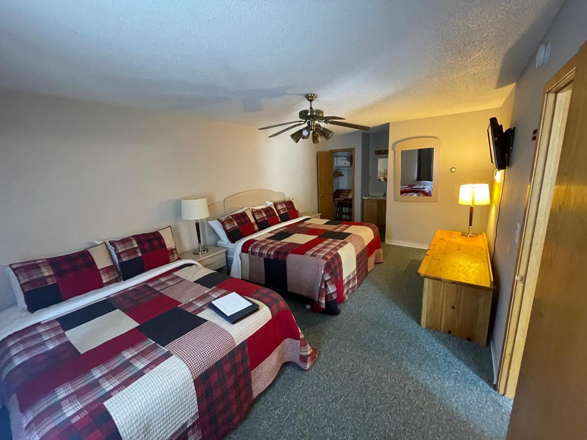 Trails Inn Quadna Mountain Motel & Rv Park Hill City ภายนอก รูปภาพ