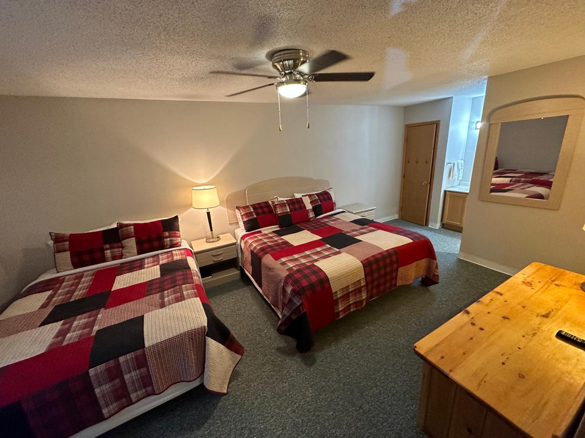 Trails Inn Quadna Mountain Motel & Rv Park Hill City ห้อง รูปภาพ